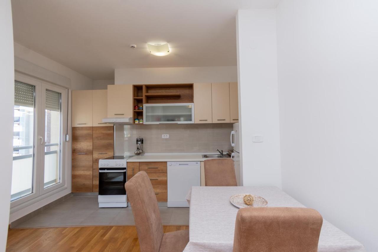 City Compass Apartment 2 พอดโกริกา ภายนอก รูปภาพ