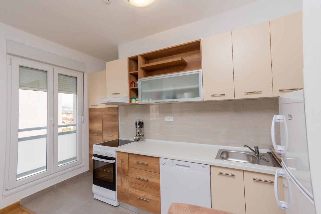 City Compass Apartment 2 พอดโกริกา ภายนอก รูปภาพ