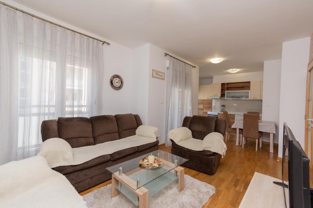 City Compass Apartment 2 พอดโกริกา ภายนอก รูปภาพ