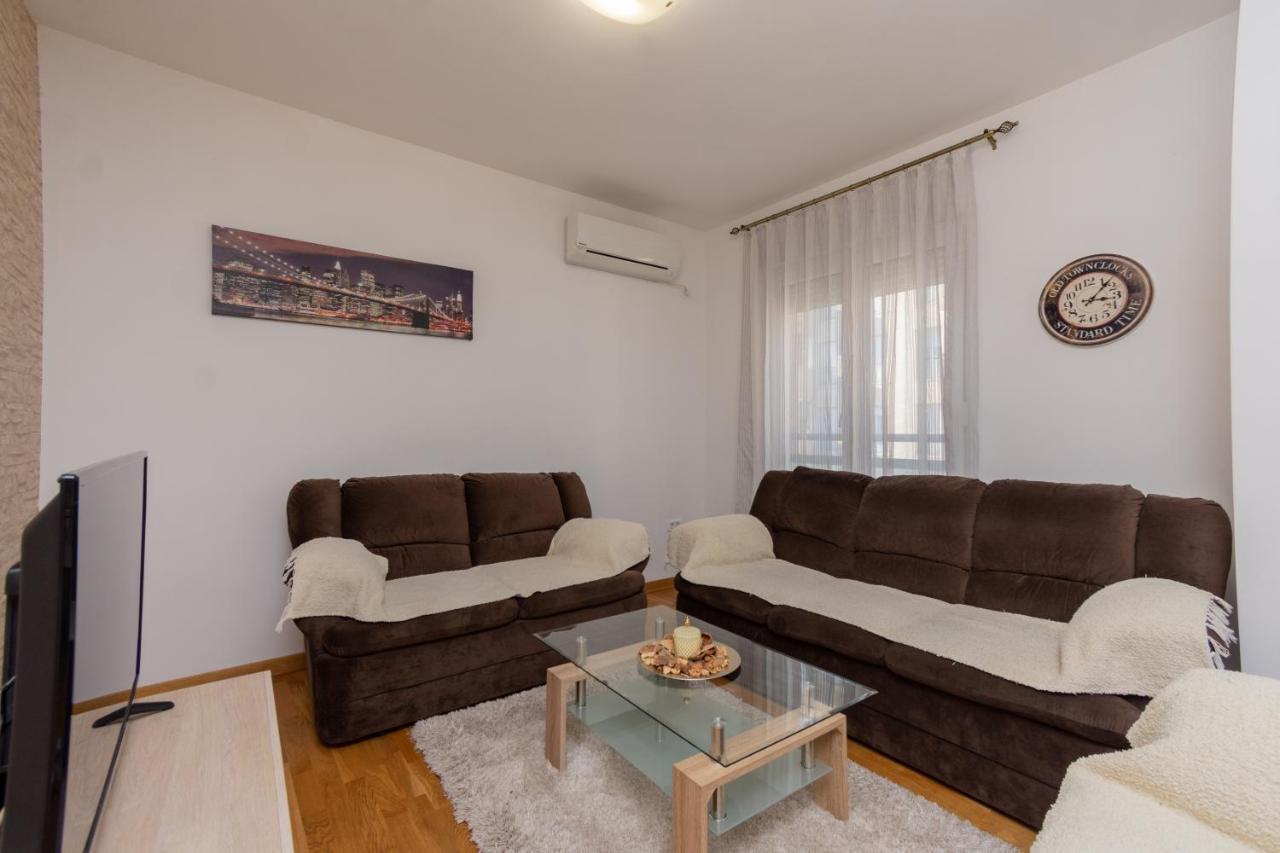 City Compass Apartment 2 พอดโกริกา ภายนอก รูปภาพ