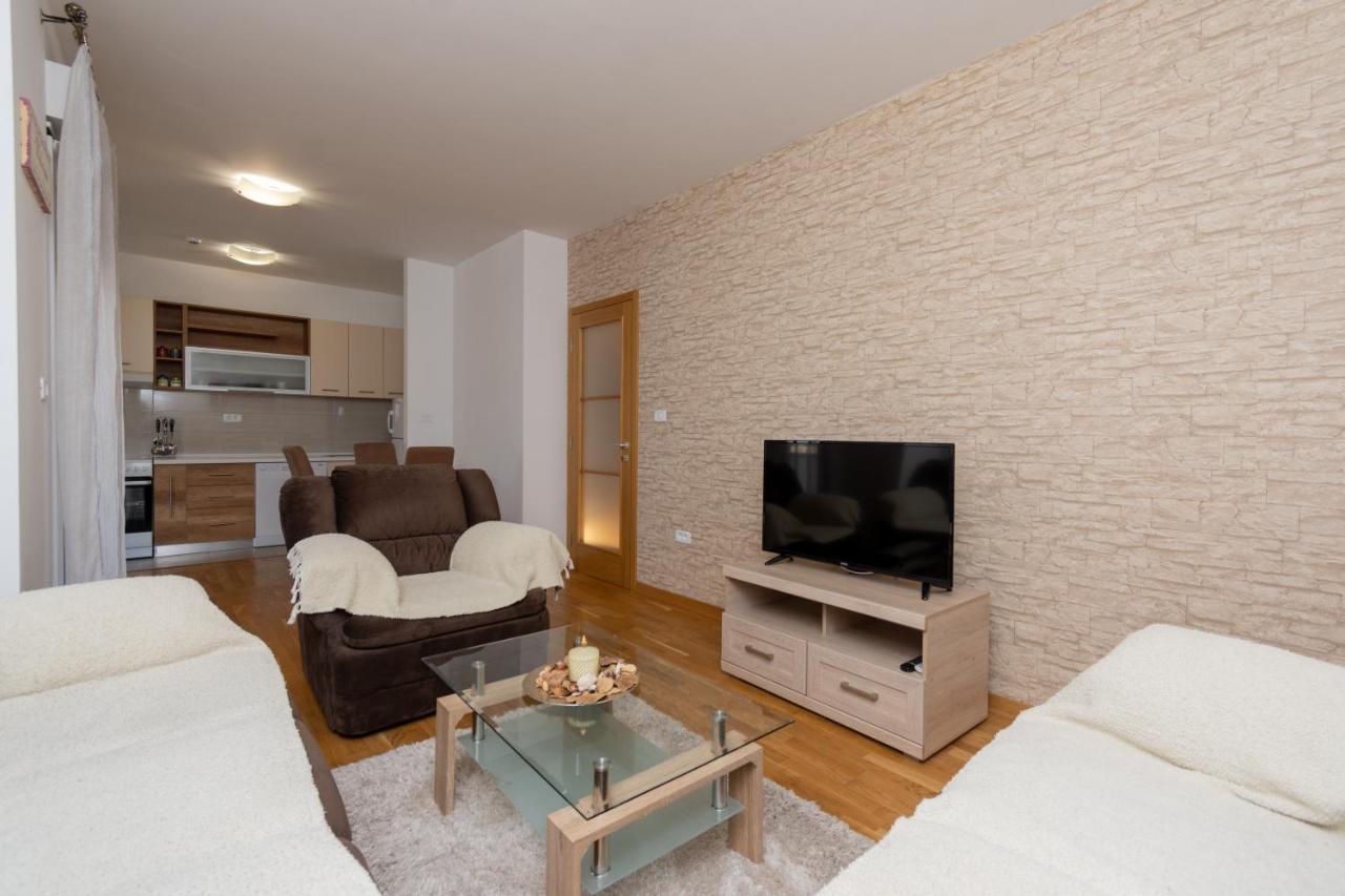 City Compass Apartment 2 พอดโกริกา ภายนอก รูปภาพ