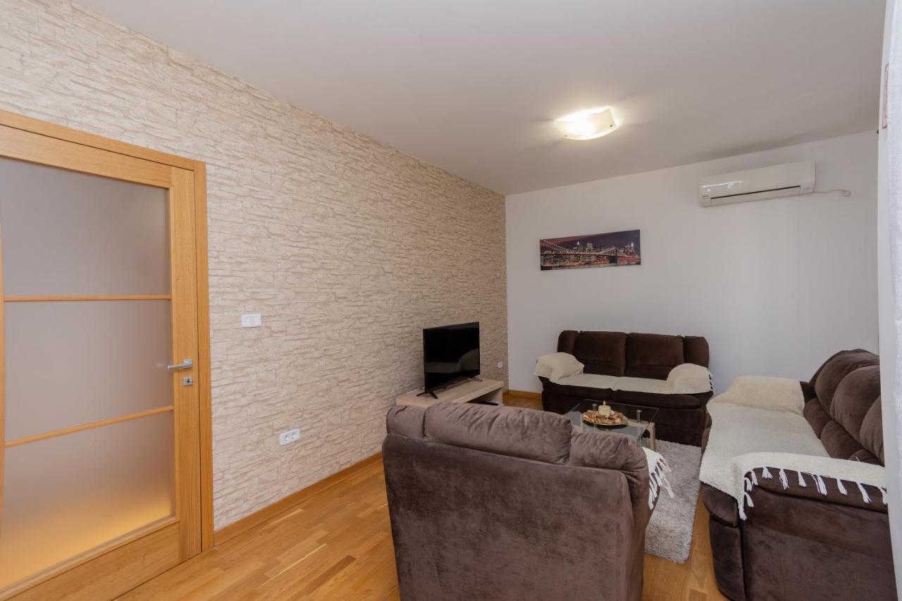City Compass Apartment 2 พอดโกริกา ภายนอก รูปภาพ