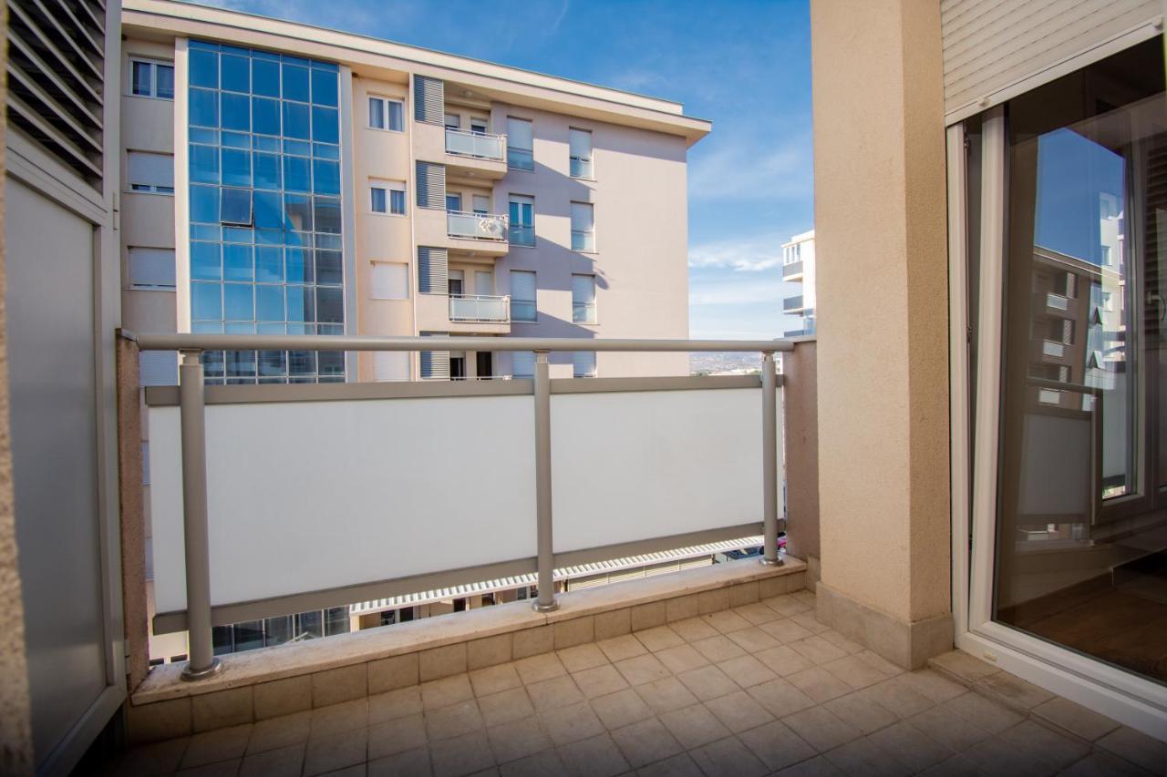 City Compass Apartment 2 พอดโกริกา ภายนอก รูปภาพ